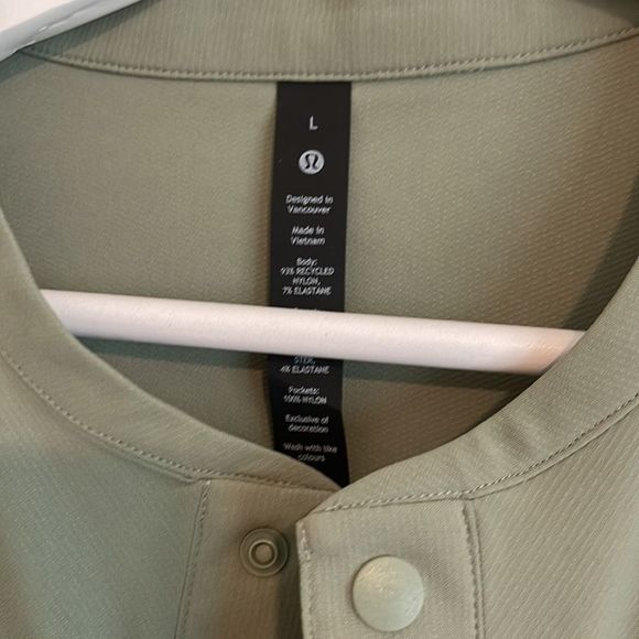 Lululemon Mens Water-Repellent Hiking Short Sleeve Shirt in Laurel green NWT - Picture 4 of 6